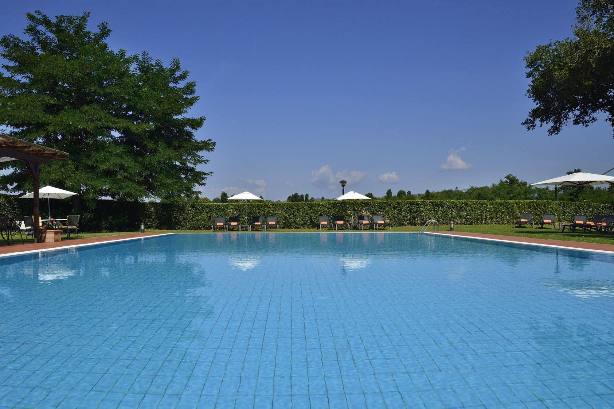 Unahotels Poggio Dei Medici Toscana Scarperia Exterior foto